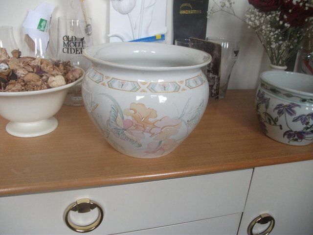 Preview of the first image of ROYAL WINTON PLANT POT (PRELOVED).