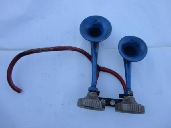 Image 2 of Trumpets and motor for clacson Fiat Dino 2400