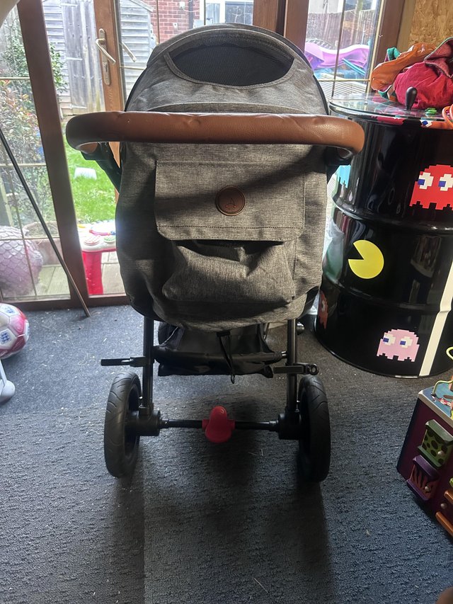Preview of the first image of Push chair ideal for someone who needs one cheaply.