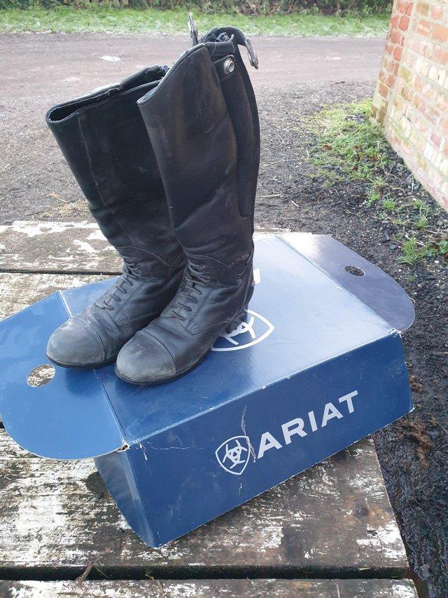 Preview of the first image of 6ft9 stable rug .childs arriat boots  lack jodhpur bòots.