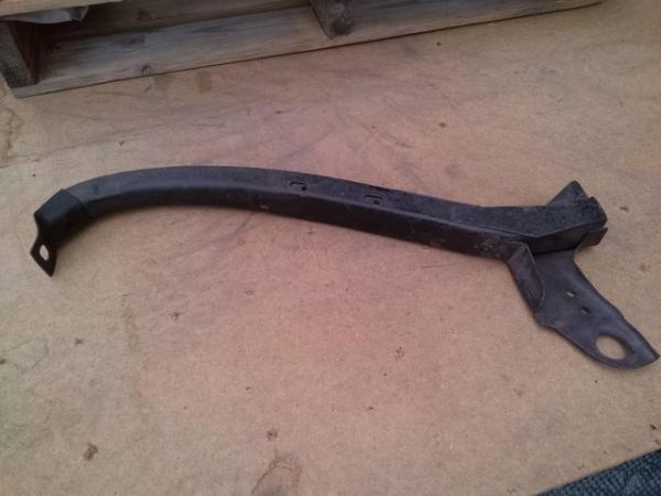 Image 1 of Citroen traction Avant front wing support
