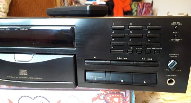 Image 2 of Pioneer Stable Platter CD player PD-S502 & original remotet