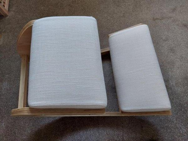 Image 3 of Ergonomic kneeling stool - cream fabric and light wood