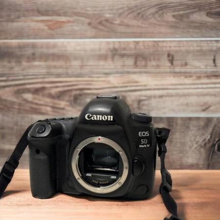 Image 3 of Canon 5D Mark IV Camera Like New
