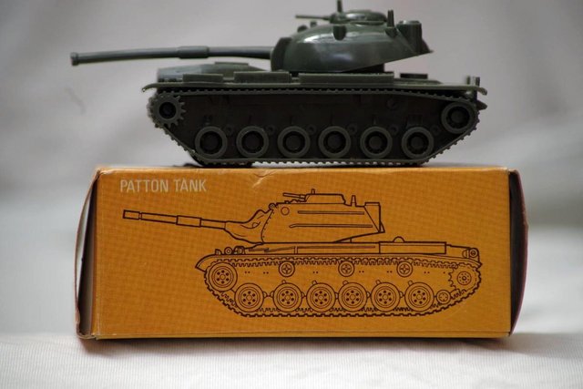 Image 2 of Airfix HO-OO scale Patton Tank with box