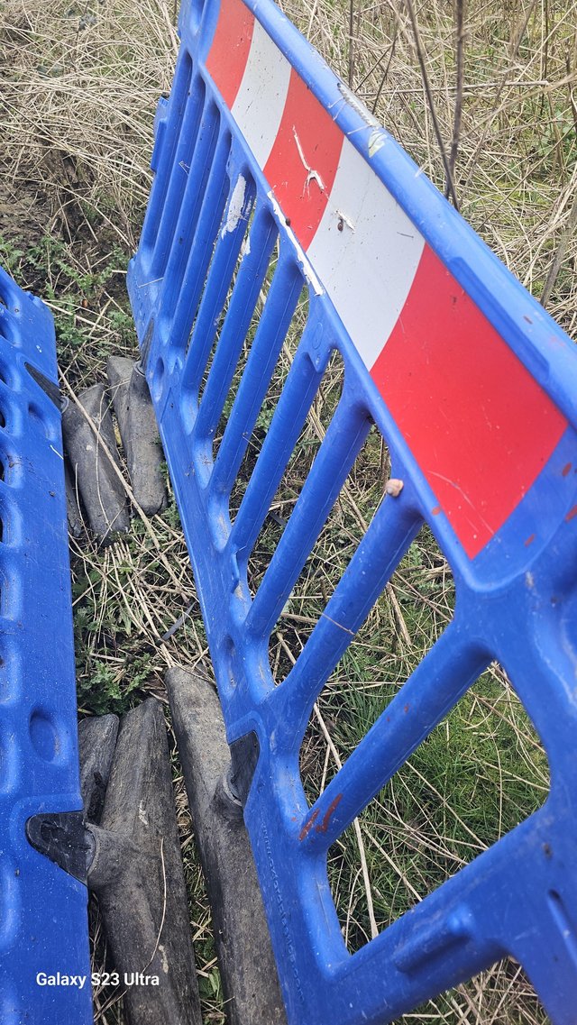 Preview of the first image of Plastic fencepedestrian barriers.