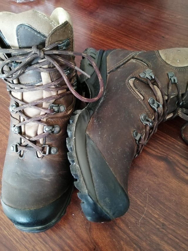 Preview of the first image of Excellent walking boots or shoes.