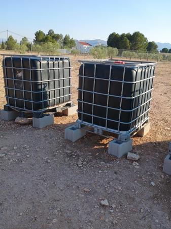Image 1 of 1000 LITRES STRONG PLASTIC WATER TANK