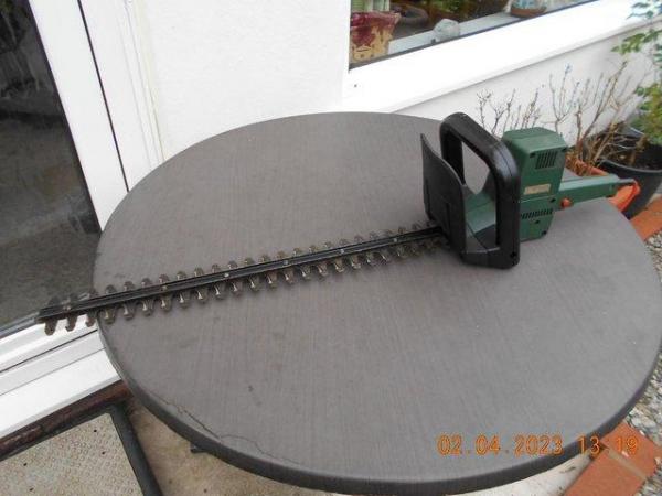 Image 1 of Clamshell multispeed 25 inch blade hedge cutter.