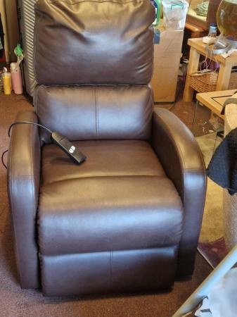Image 3 of Electric riser/recliner