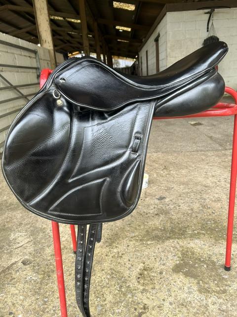 Preview of the first image of Ideal Impala monoflap jumping saddle.