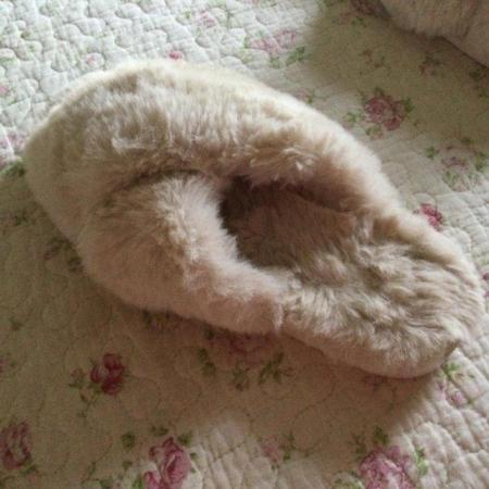Image 2 of Almost New Fluffy Cream Cross Front Slippers, sz 5-6