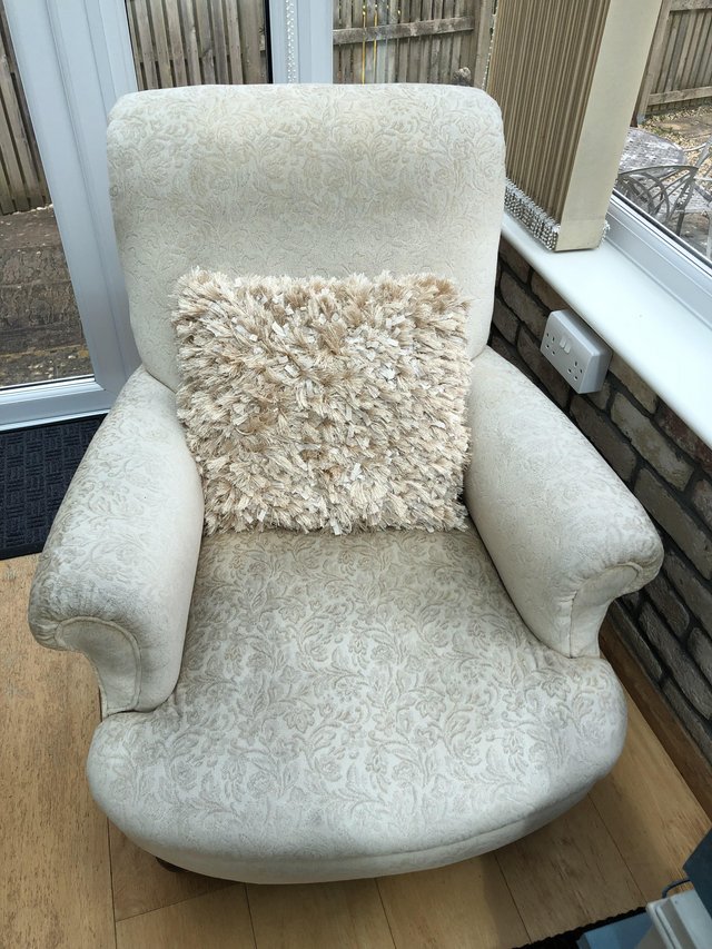 Preview of the first image of One (probably Victorian) Slipper Chair.