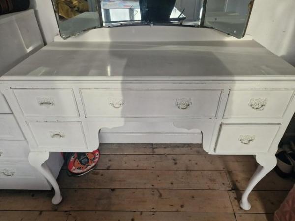 Image 1 of vintage dressing table 5 draws and vintage mirror removable)