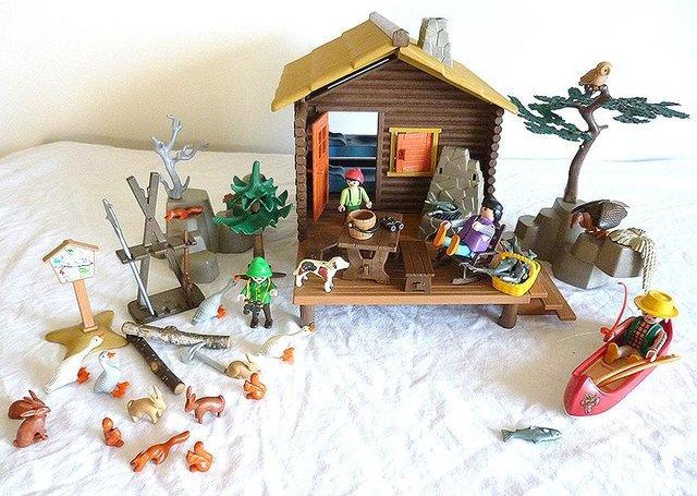 Preview of the first image of PLAYMOBIL WOODLAND LOG CABIN SET 5918 RARE.