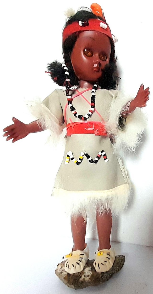 Preview of the first image of KAYDEE * A RED INDIAN GIRL DOLL 19 cm tall VERY GOOD.