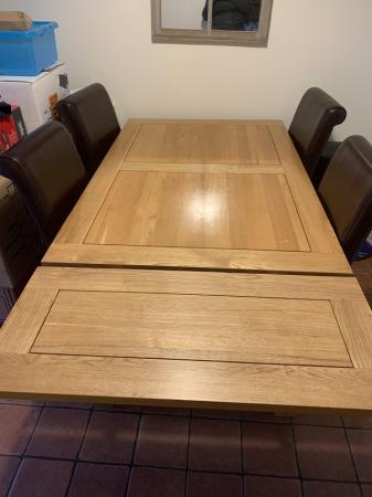 Image 2 of Oakland furniture extendable dining table and 4 chairs