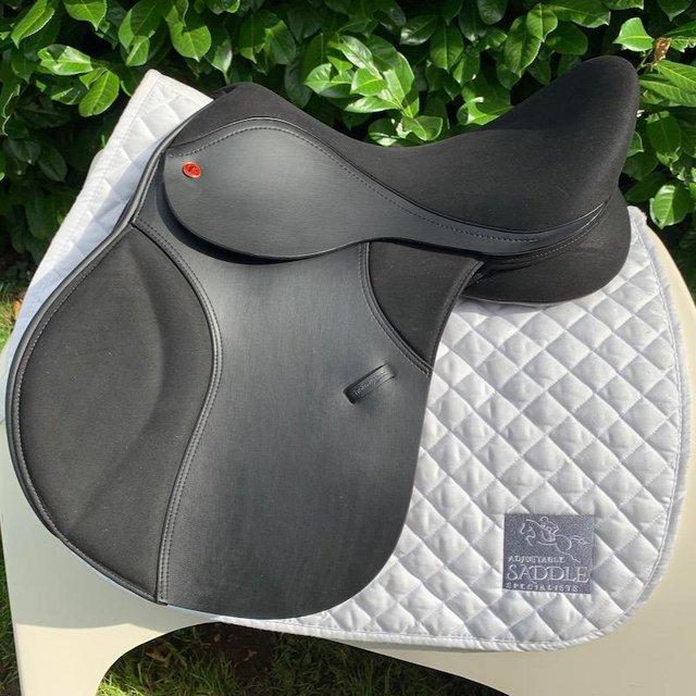 Preview of the first image of Thorowgood T4 17 inch high Wither Compact saddle.