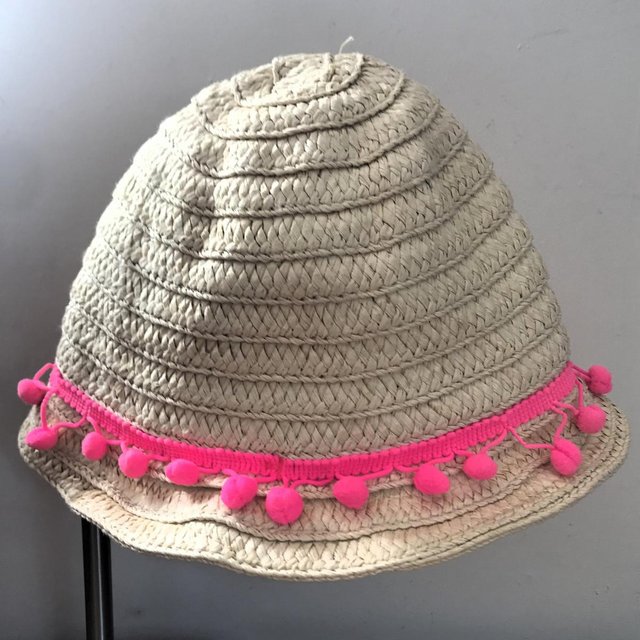Preview of the first image of Girl's straw-effect sun hat, pink bobbles. Age 2-4 years..