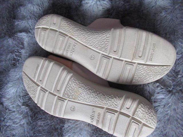 Preview of the first image of Ladies Hotter Slip on Sandals Size 7 (EEE??).