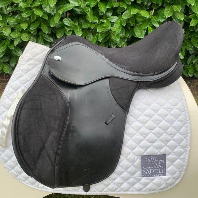 Preview of the first image of Thorowgood T4 17.5 inch gp saddle (S3043).