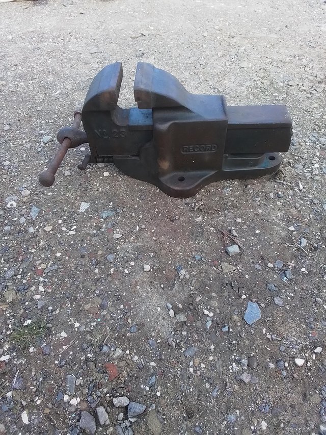 Preview of the first image of 1940s antique vise appliance.