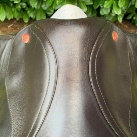 Image 14 of Kent & Masters 17” S-Series Anatomic saddle