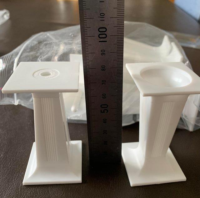 Preview of the first image of Wedding cake pillars (plastic).