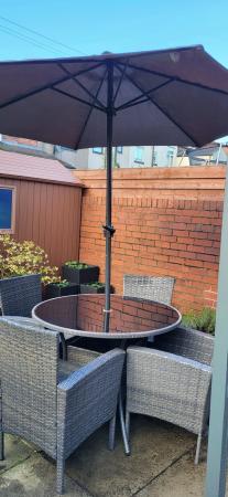 Image 1 of Poly rattan garden table and chairs with parasol and base