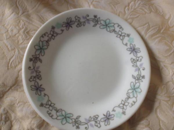 Image 3 of Corelle break and chip resistant table ware