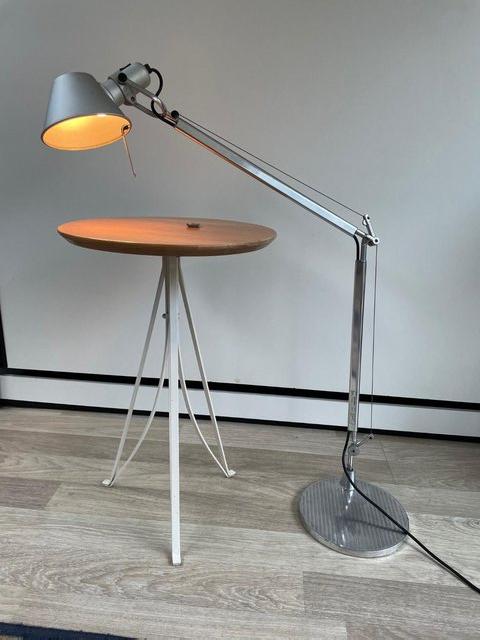 Preview of the first image of Artemide Tolomeo Table Lamp to fix.