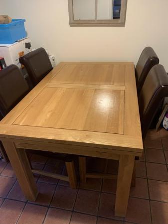 Image 3 of Oakland furniture extendable dining table and 4 chairs