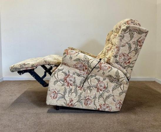 Image 18 of CELEBRITY ELECTRIC RISER RECLINER DUAL MOTOR CHAIR DELIVERY
