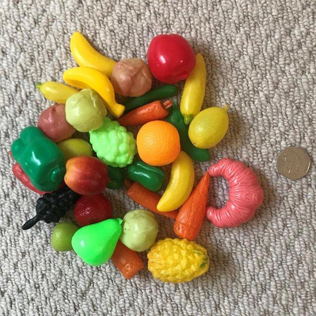 Preview of the first image of Toy plastic fruit and veg (and one croissant!), 32 pieces..