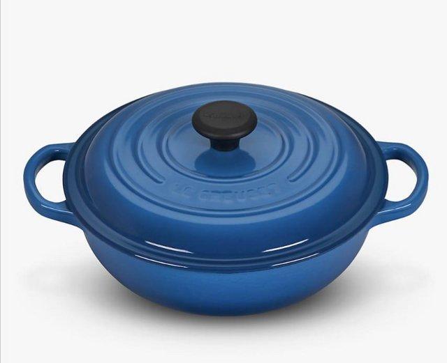 Preview of the first image of Le creuset cast iron round casserole soup pot 26cm.