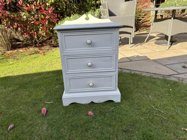 Image 2 of Chest of drawers and bedside cabinet