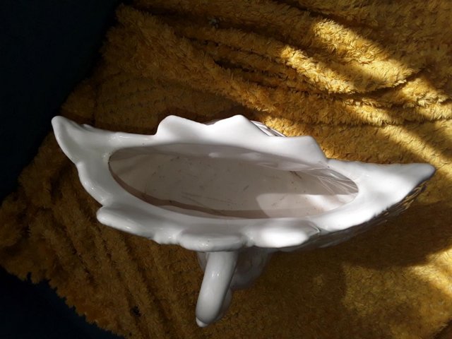 Preview of the first image of ??VINTAGE SWAN MANTLE PLANTER GENUINE PORCELAIN PIECE.