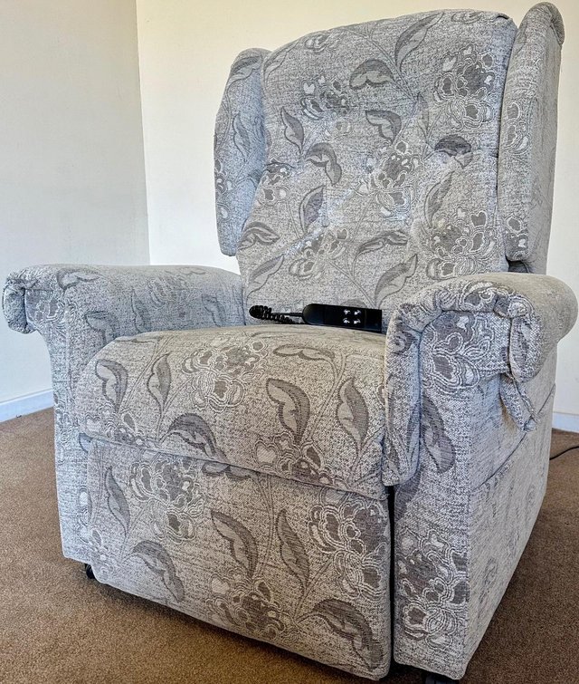 Preview of the first image of ELECTRIC RISER RECLINER DUAL MOTOR CHAIR GREY ~ CAN DELIVER.