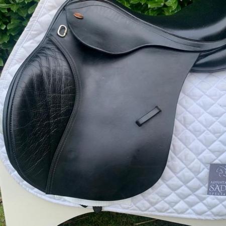 Image 1 of Kent & Masters 17 inch Original Flat-Back saddle