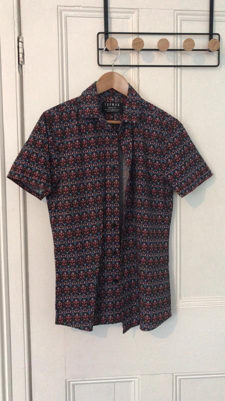 Preview of the first image of TopMan musclefit short-sleeved patterned shirt.