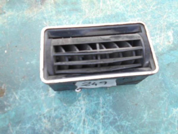 Image 1 of Dashboard vent grill Maserati Kyalami