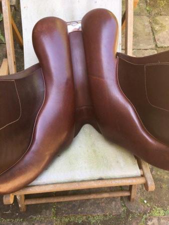 Image 5 of 17.5” BATES brown AP saddle, adjustable gullet, VGC, £500