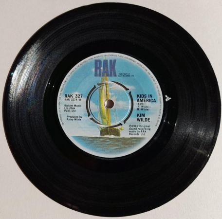 Image 3 of Kim Wilde ‘Kids In America’ 1981 UK 7" vinyl single. EX+/VG+
