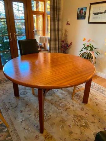 Image 1 of Round Dining Room Table Medium Colour