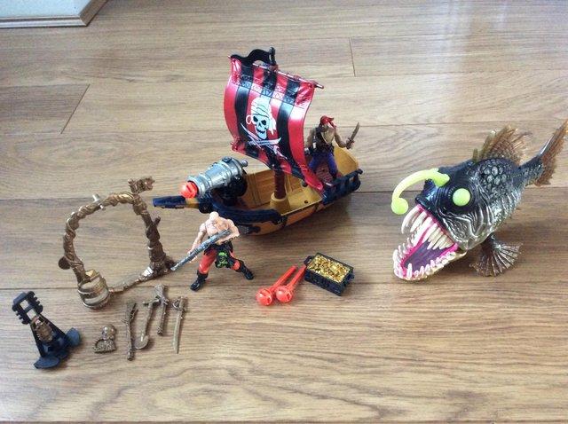 Preview of the first image of Pirate a Ship and Piranha Fishnet Playset.