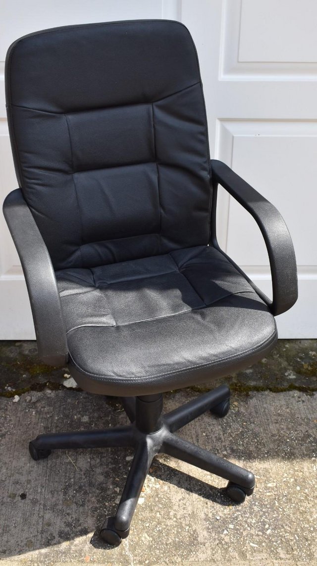 Preview of the first image of Computer Chair...........