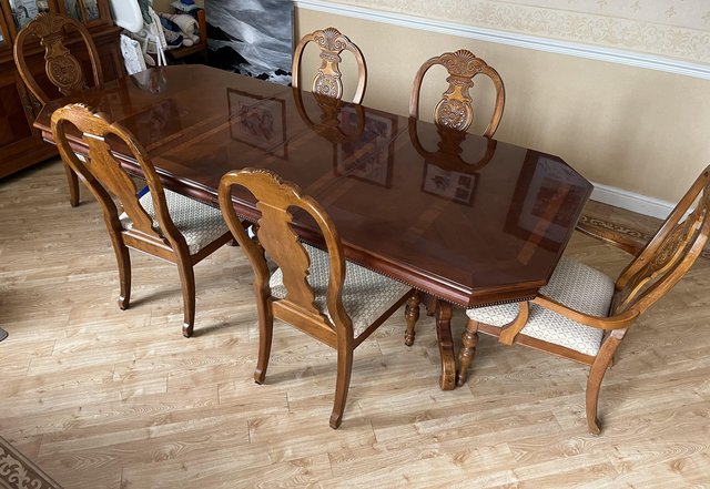 Image 1 of 6 seater dining table £500 OVNO