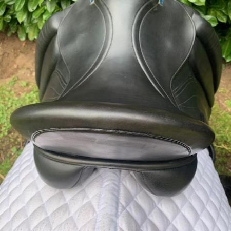 Image 19 of Monarch GFS 17" dressage saddle (S3132)