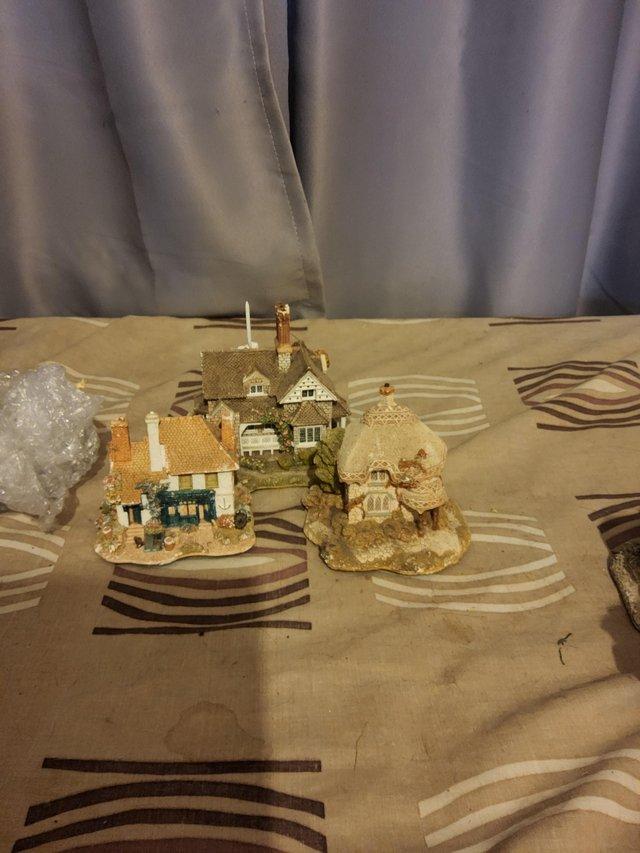 Preview of the first image of Various lilliput lane cottages.