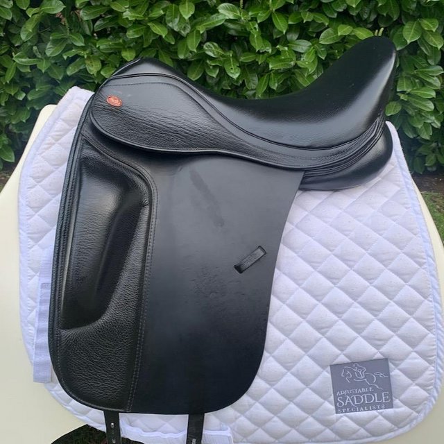 Preview of the first image of Kent & Masters 17 inch Low Profile Dressage saddle.